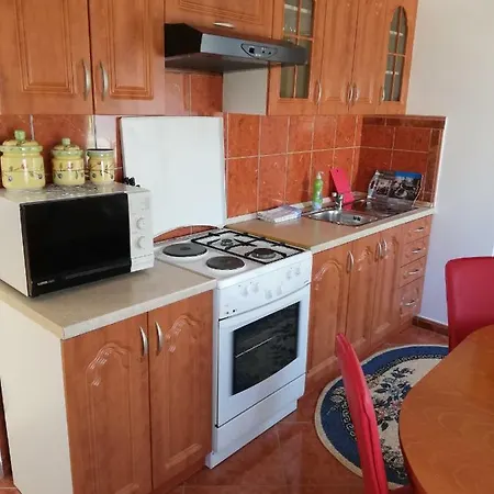 Apartman Andrea דירה